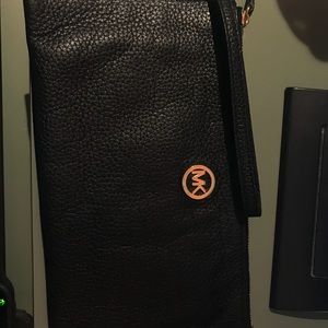 Michael Kors larg pebbled leather wristlet